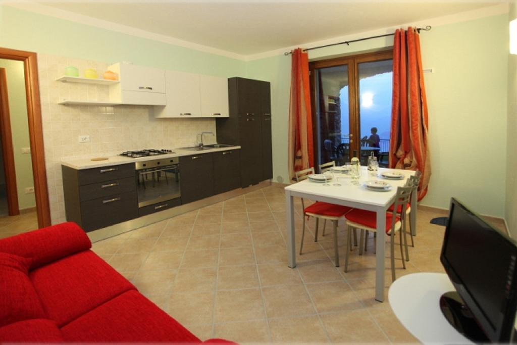 Aparthotel La Casa Di Pericle Brenzone sul Garda Habitación foto