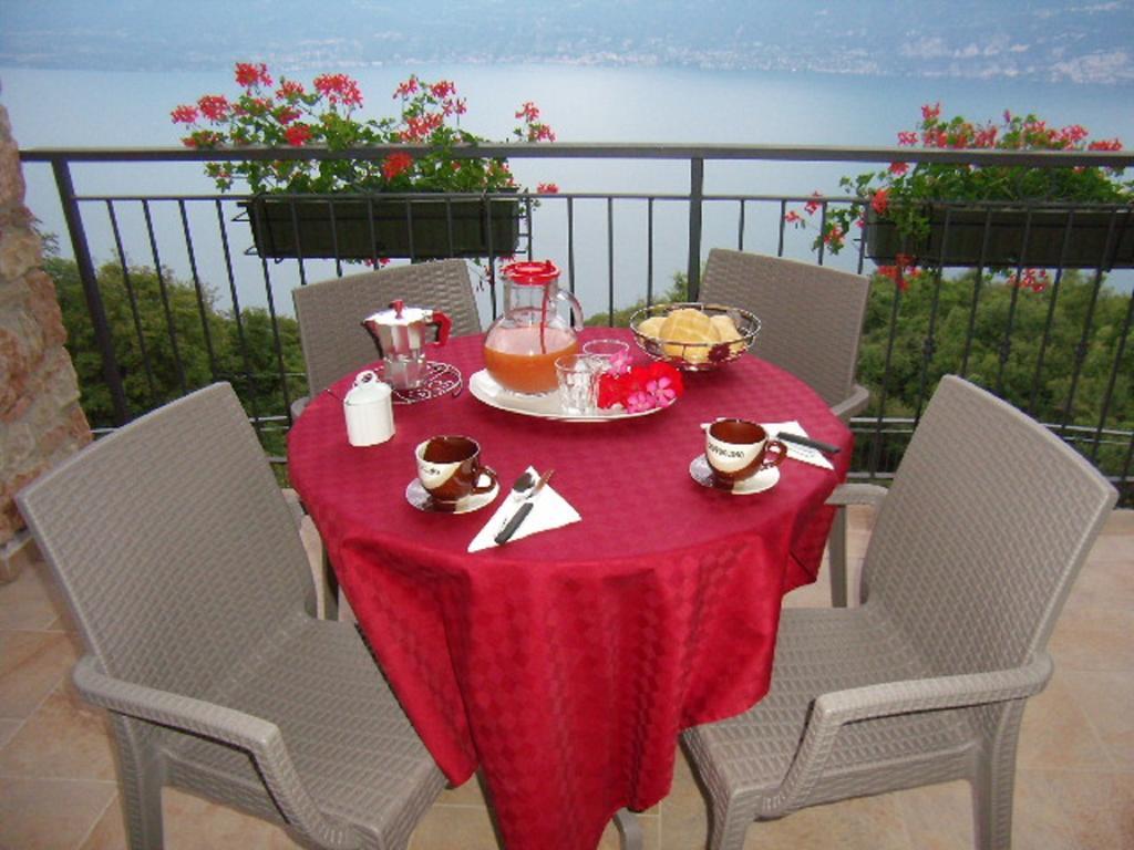 Aparthotel La Casa Di Pericle Brenzone sul Garda Habitación foto